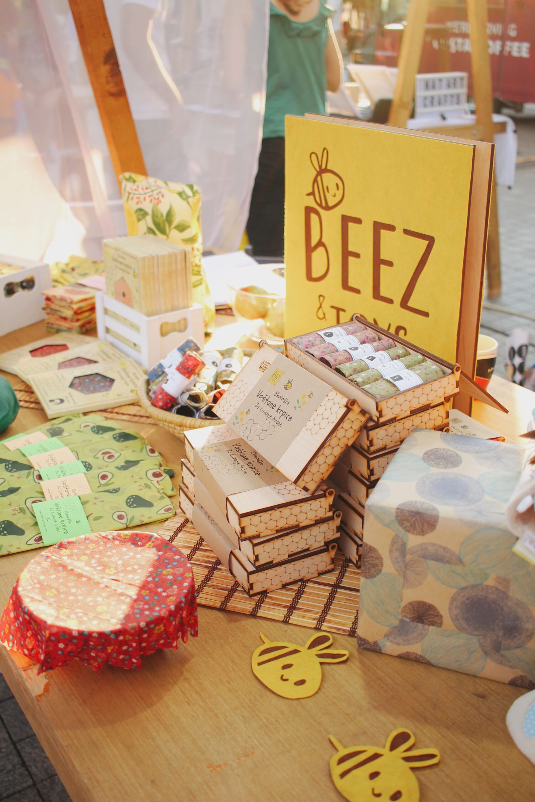 Beez and Toys_štand